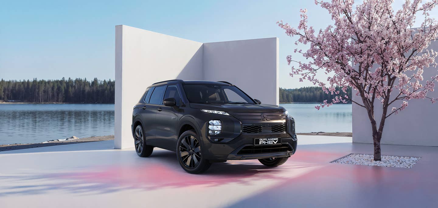 Uusi mitsubishi outlander 2025